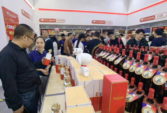 京東酒世界&ldquo;春糖001號店&rdquo;亮相成都糖酒會 一體化新模式獲行業高度關注